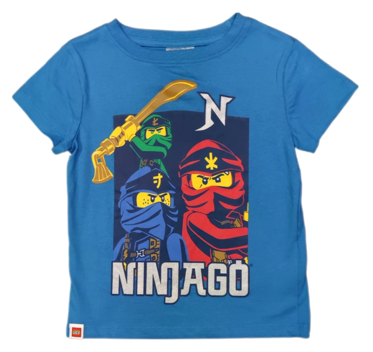 Lego Ninjago T-Shirt in Blau mit 3 der Ninjas und dem Schriftzug "Ninjago" auf der Vorderseite des Shirts